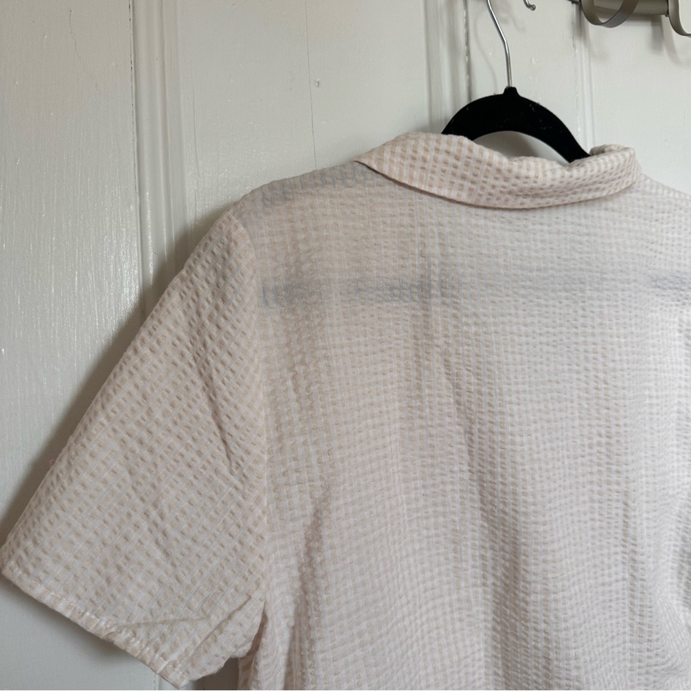 H&M Cream and White Checkered Collared Button Up Crop Top - Picture 6 of 10